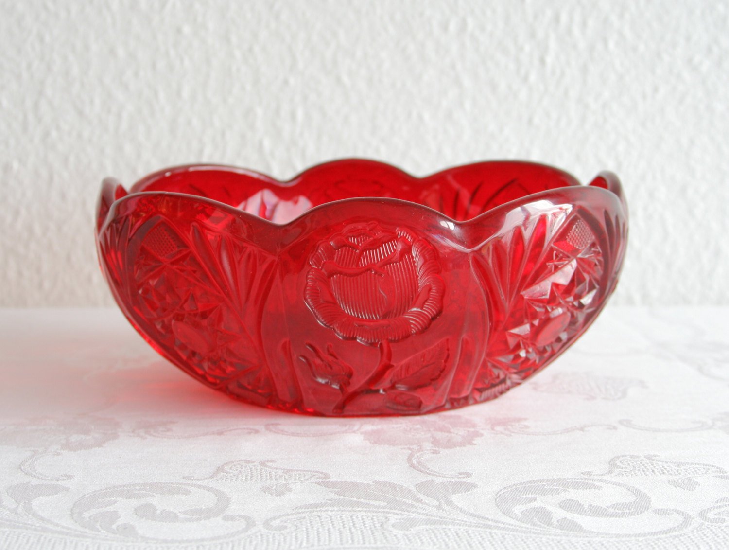 http://www.mollaris.com/cdn/shop/files/BROCKWITZ-Rose-Garden-Ruby-Red-Large-Glass-Rose-Bowl-5882.jpg?v=1702212154