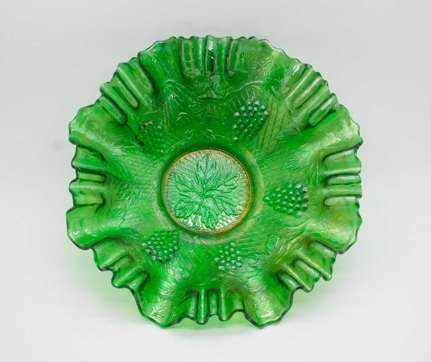 http://www.mollaris.com/cdn/shop/products/FENTON-Carnival-Glass-Emerald-Green-CONCORD-Ruffled-3-1-Edge-Bowl-Grape-Lattice-35.jpg?v=1677122559