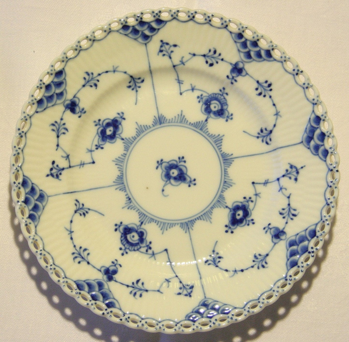 6 x Royal Copenhagen BLUE FLUTED FULL LACE Porcelain Dessert Plates #1088 Mollaris.com 