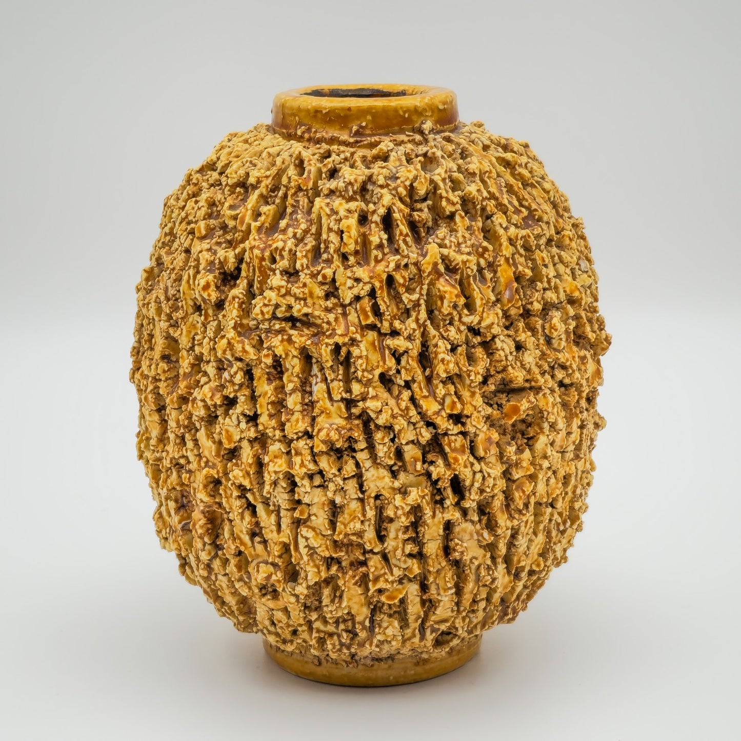 GUNNAR NYLUND RÖRSTRAND YELLOW "HEDGEHOG" CHAMOTTE STONEWARE VASE | MID 20TH CENTURY