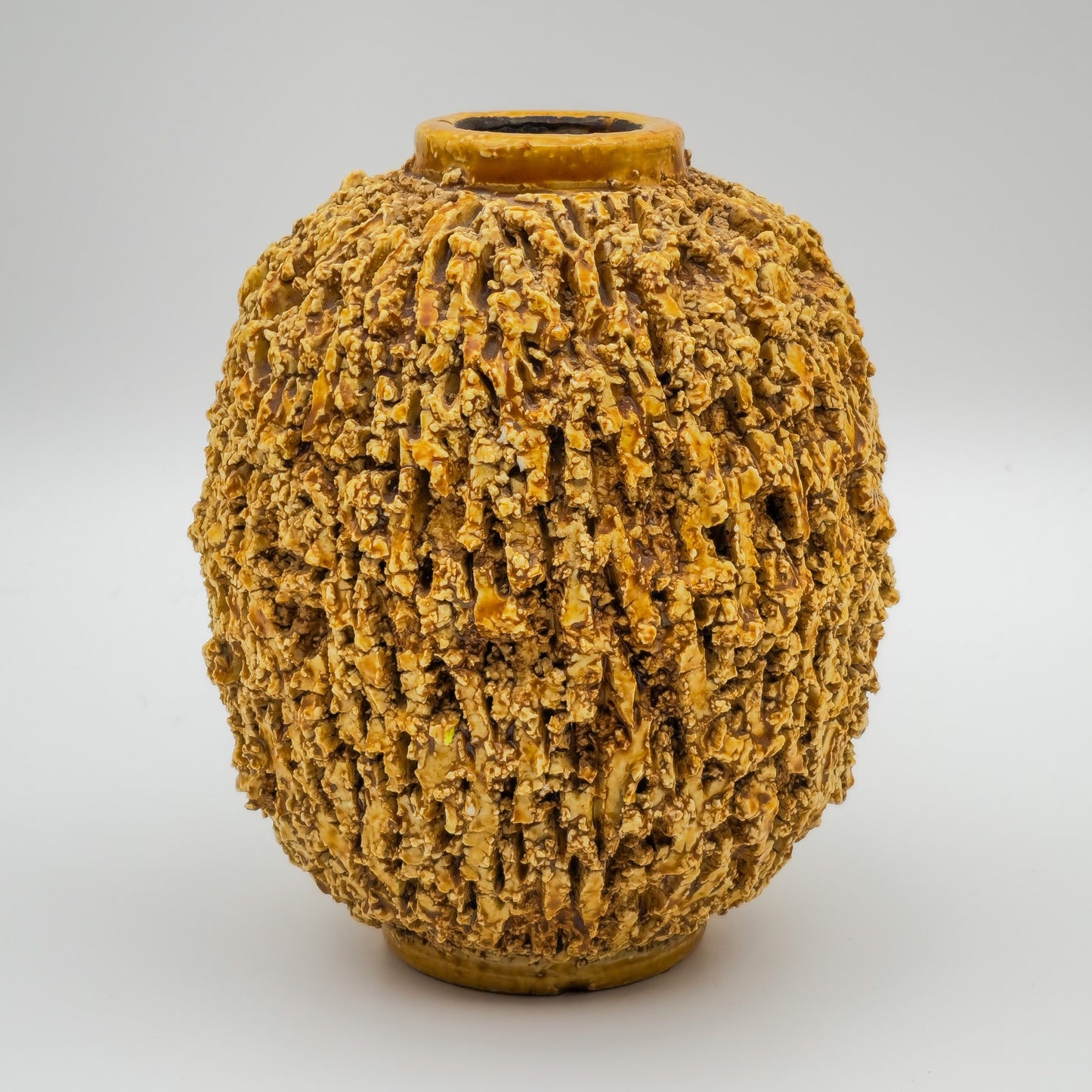 GUNNAR NYLUND RÖRSTRAND YELLOW "HEDGEHOG" CHAMOTTE STONEWARE VASE | MID 20TH CENTURY