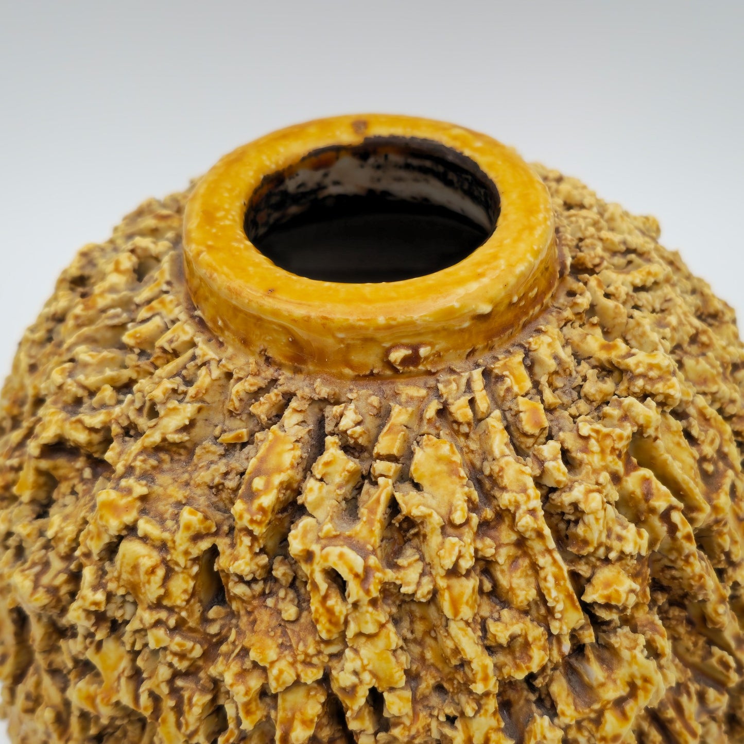 GUNNAR NYLUND RÖRSTRAND YELLOW "HEDGEHOG" CHAMOTTE STONEWARE VASE | MID 20TH CENTURY