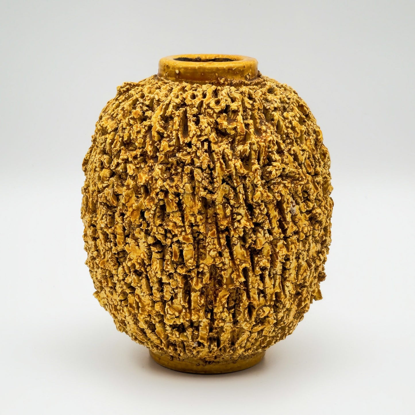 GUNNAR NYLUND RÖRSTRAND YELLOW "HEDGEHOG" CHAMOTTE STONEWARE VASE | MID 20TH CENTURY