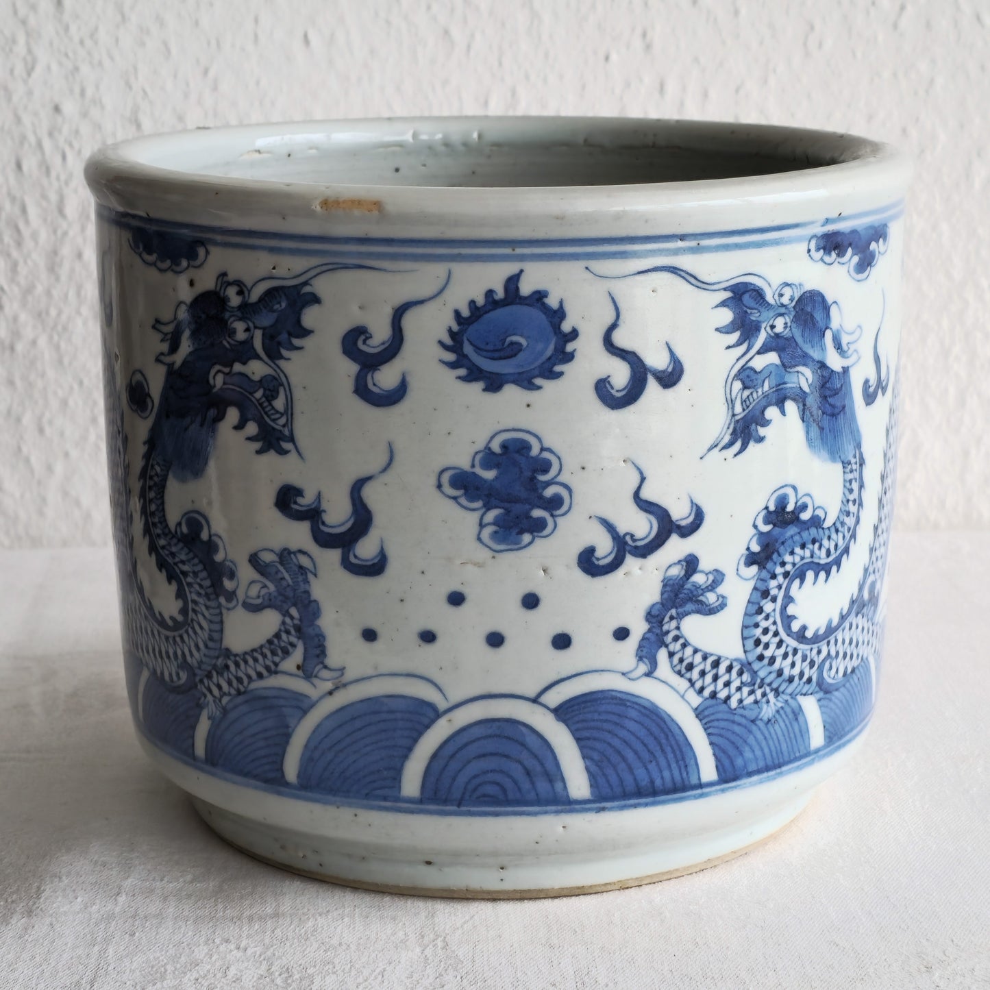 A CHINESE BLUE AND WHITE PORCELAIN 'DRAGONS' CENSER | LATE 19TH CENTURY