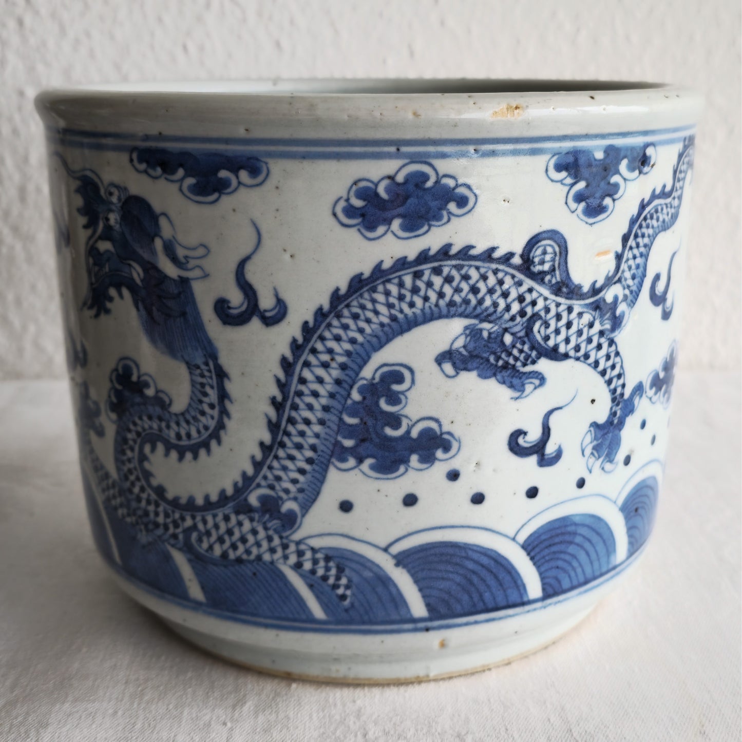 A CHINESE BLUE AND WHITE PORCELAIN 'DRAGONS' CENSER | LATE 19TH CENTURY