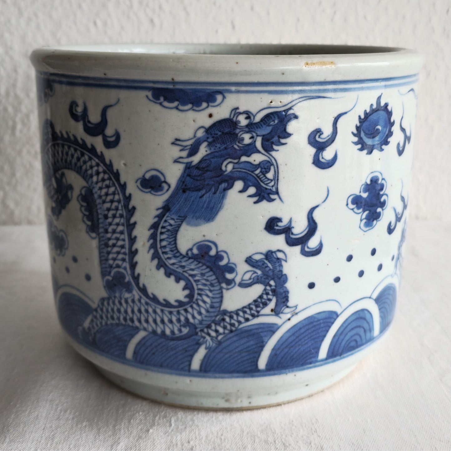 A CHINESE BLUE AND WHITE PORCELAIN 'DRAGONS' CENSER | LATE 19TH CENTURY