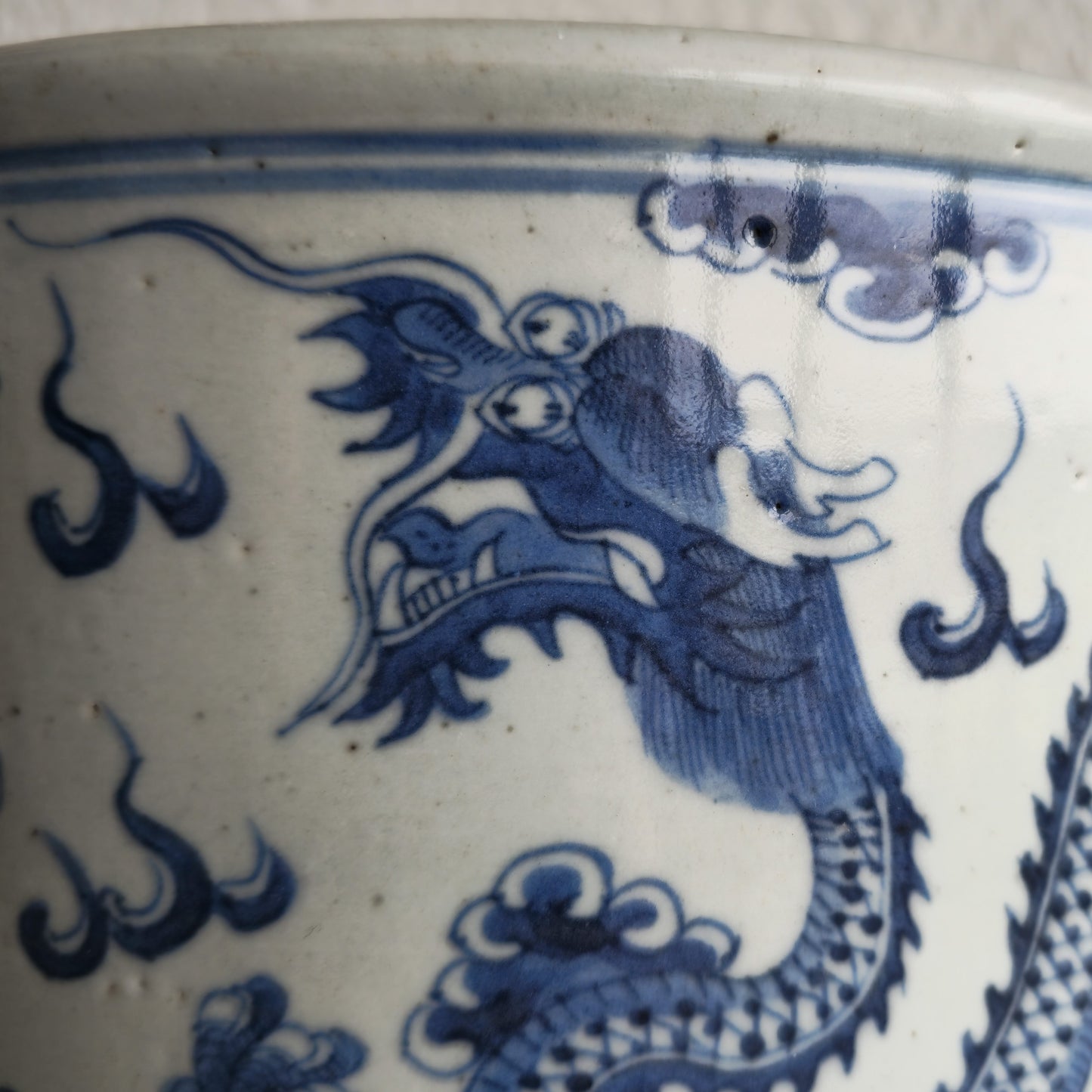 A CHINESE BLUE AND WHITE PORCELAIN 'DRAGONS' CENSER | LATE 19TH CENTURY