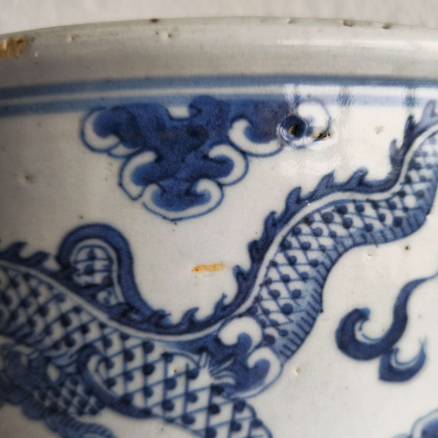 A CHINESE BLUE AND WHITE PORCELAIN 'DRAGONS' CENSER | LATE 19TH CENTURY