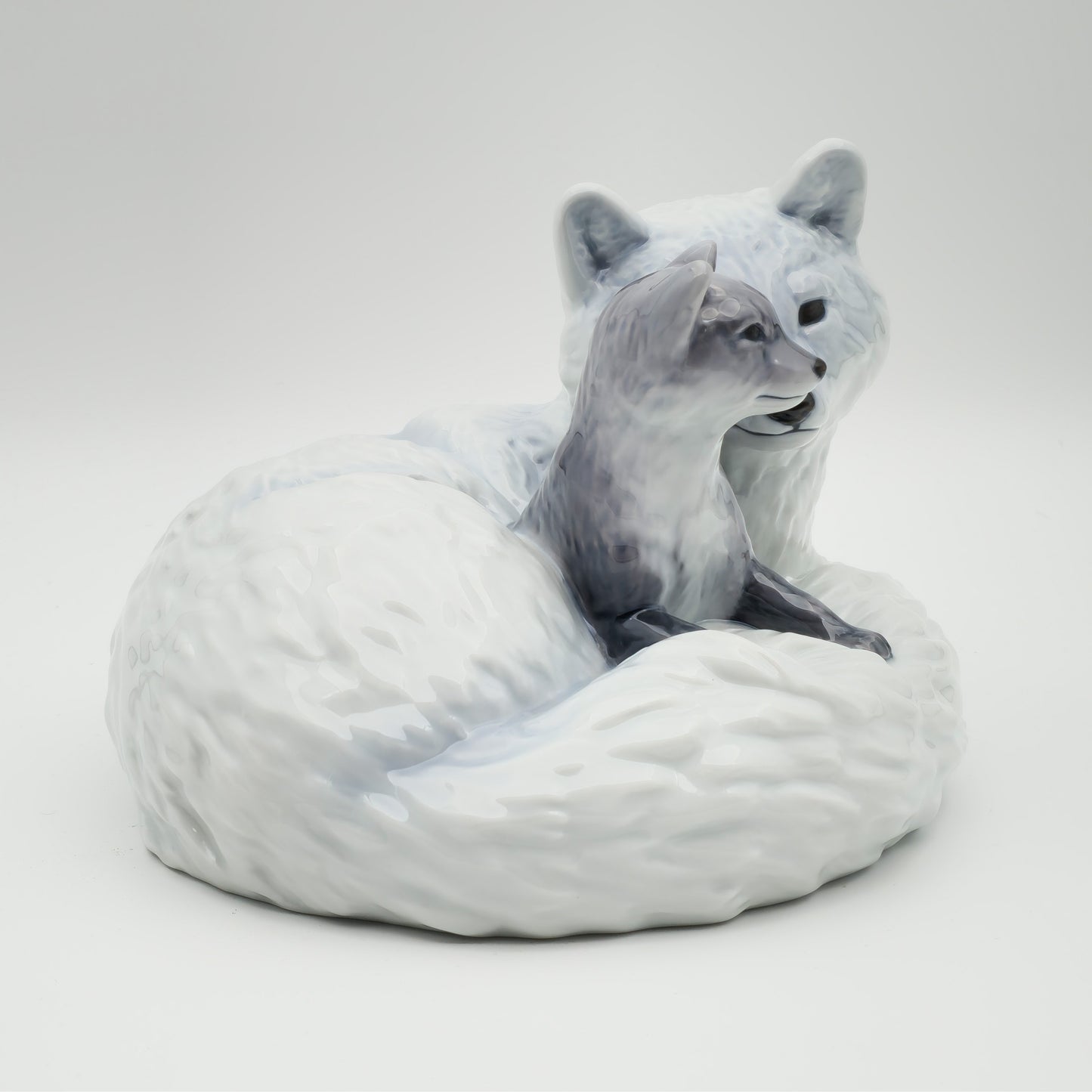 ALLAN THERKELSEN ROYAL COPENHAGEN POLAR FOX MOTHER WITH HER CUB PORCELAIN FIGURINE #443 | DATED 1938, 20TH CENTURY