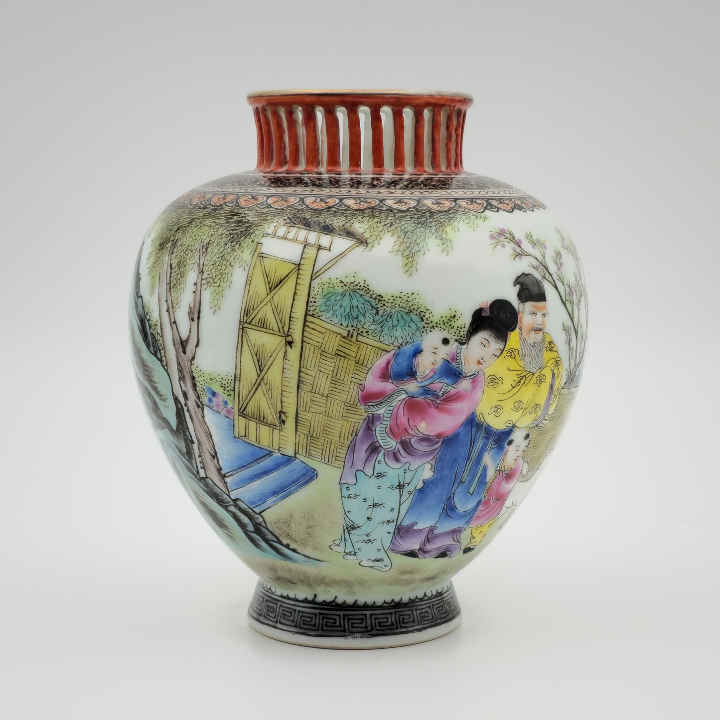 A CHINESE FAMILLE ROSE RETICULATED VASE / CENSER | REPUBLIC PERIOD, MID 20TH CENTURY