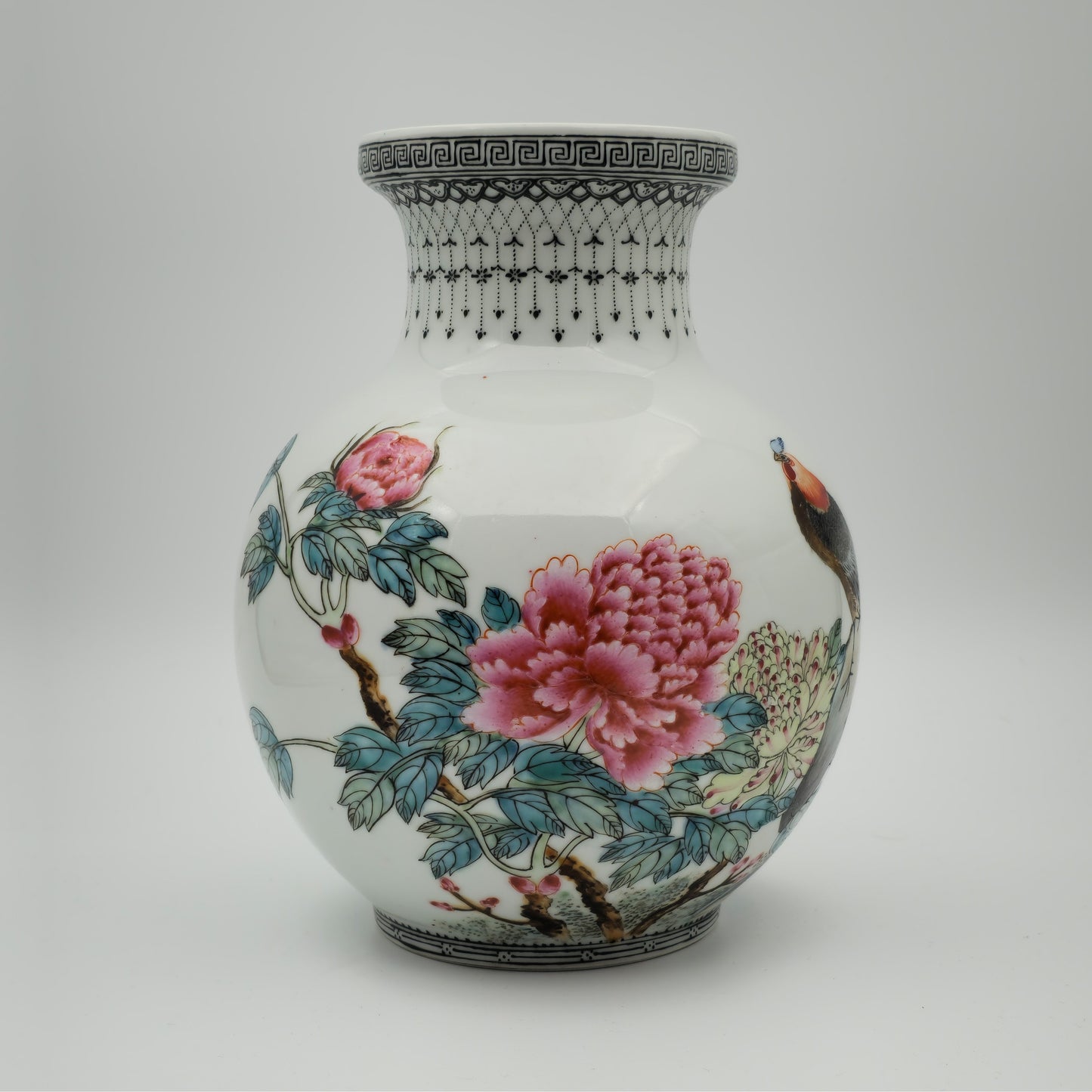 A CHINESE FAMILLE ROSE PHEASANT PAIR VASE | PRC PERIOD, MID 20TH CENTURY