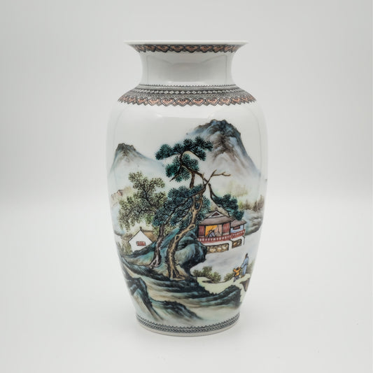 A CHINESE FAMILLE ROSE LANDSCAPE VASE | LATE REPUBLIC PERIOD, MID 20TH CENTURY