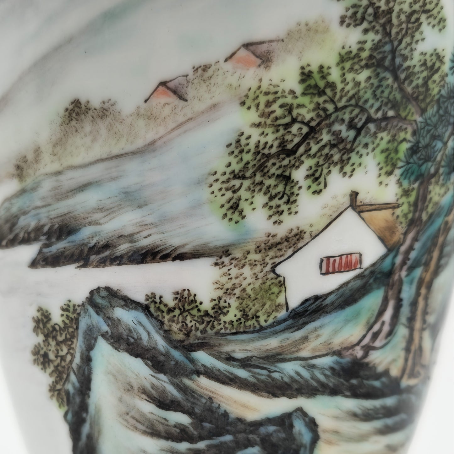 A CHINESE FAMILLE ROSE LANDSCAPE VASE | LATE REPUBLIC PERIOD, MID 20TH CENTURY