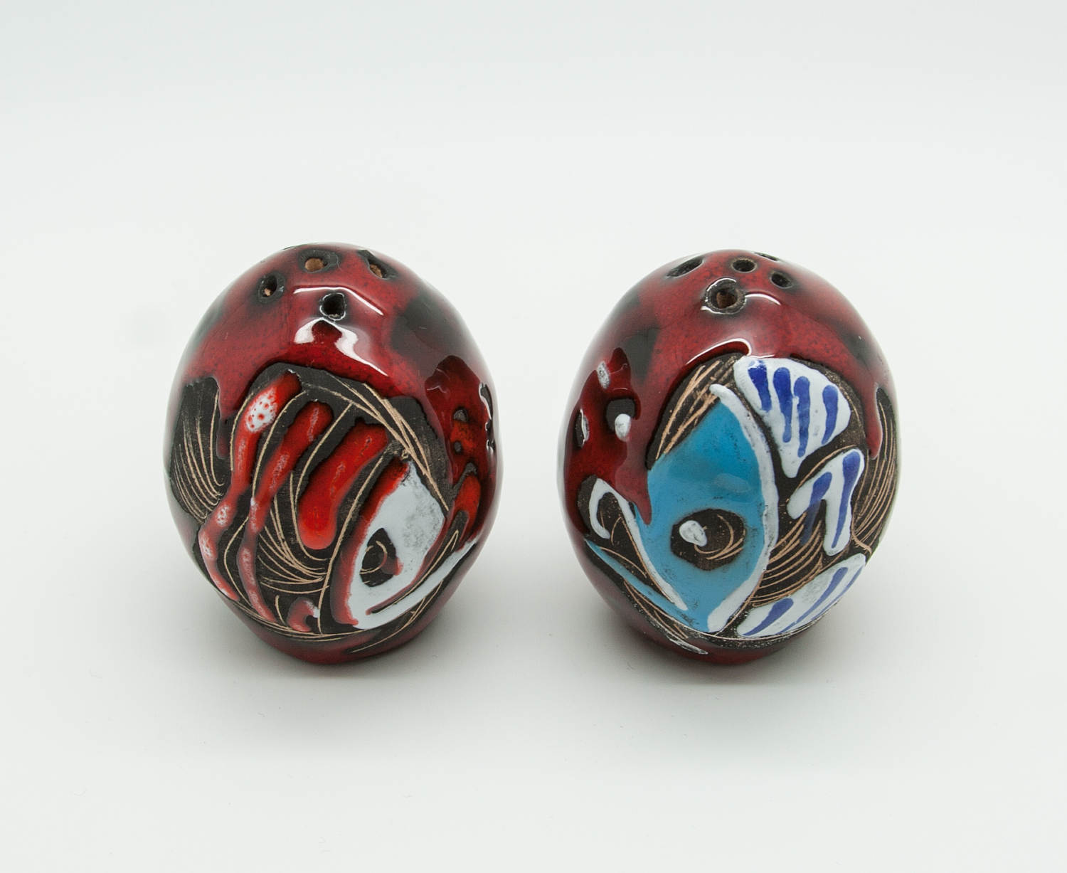 SAN MARINO Red & Blue Fish Ceramic Salt & Pepper Shaker Set Mollaris.com 