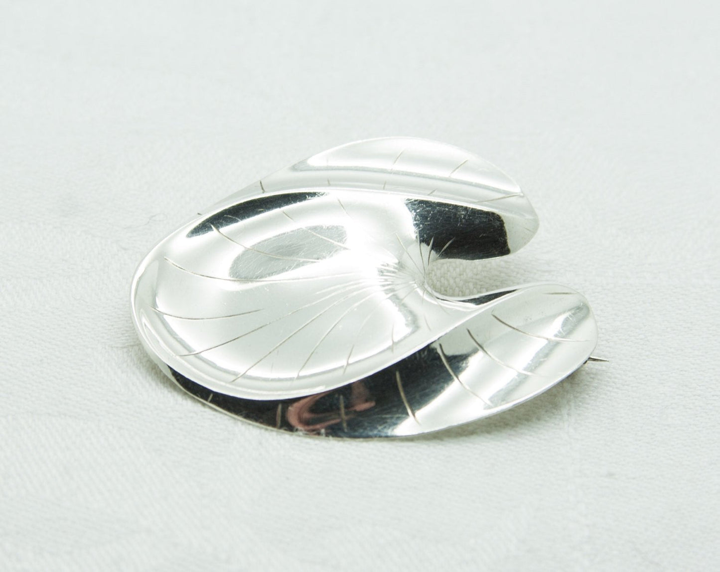 HERMANN SIERSBØL Modernist Abstract Leaf Solid Sterling Silver Brooch (925S) Mollaris.com 