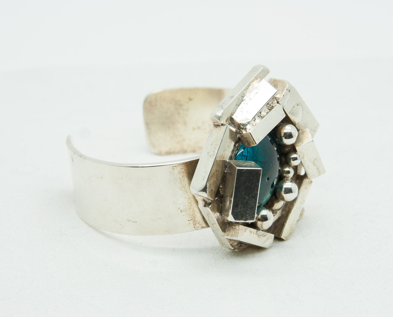 JACOB HULL Brutalist Silver Plated Precious Stone Sculptural Bangle Mollaris.com 